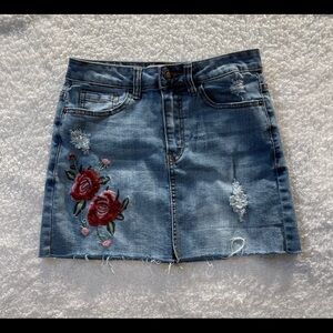 Angel Kiss Distressed Embroidered‎ Roses Raw Hem Denim Jean skirt, sz S